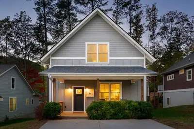 Image de Modern Farmhouse in Cedar Cliff Village | Mountain Views Near Asheville & Biltmore
