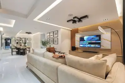 Image de Stylish 3 Br condo with 24/7 Power, high speed WiFi, Pool, & a Ps5