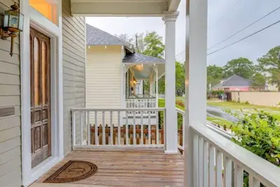 Image de Walk to Downtown: Historic Home in Mobile