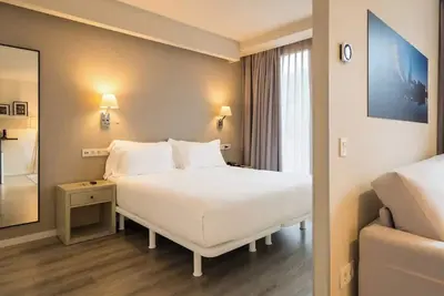 Image de City Studio w/ Washer + Kitchen for Comfortable Bilbao Getaways