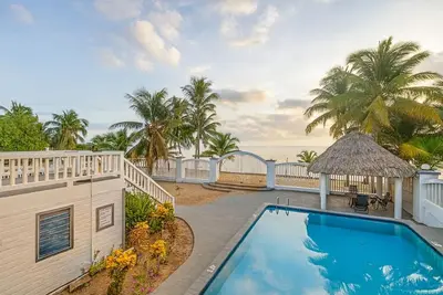 Your Perfect Coastal Escape 🌴