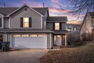 Image de Jayhawk Retreat 3br w/ Garage Sleeps 8 Near Ku