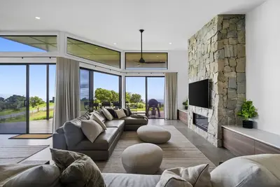 Image de Maison pittoresque avec cour privée et espace barbecue