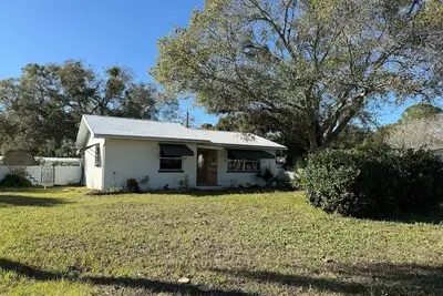 Image de 2 bed/1 Bath sleeps 6 private backyard 25mins to Usssa