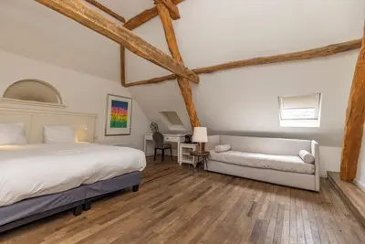 Image de Ideal Location! Free Parking, Onsite Dining! Close to Jochumhof Botanical Garden