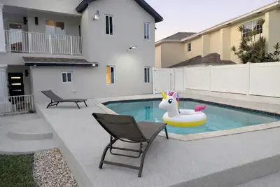 Image de Modern 3br Townhouse with Pool Walk to Beach Near Airport