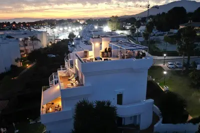 Image de Exclusive duplex in El Paraiso - for easy living and family fun in the sun.