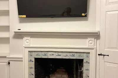 Image de Philadelphia 2br Townhome on historic cobblestone street avail for month of June