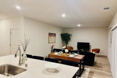 Image de Brand new & beautiful home in great neighborhood of N Merced