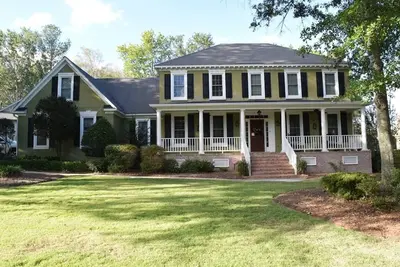 Image de \nMasters Rental in Gated Golf Course Community