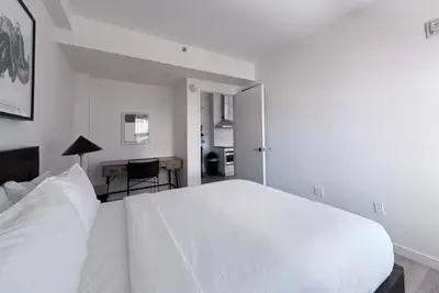 Image de 2 Relaxing Apartments Designed for Urban Adventures | Steps to MoMA Ps1