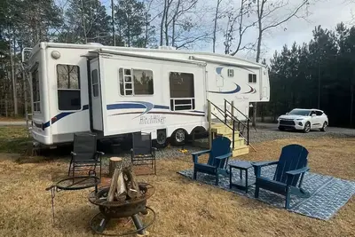 Image de Luxury Glamping Rv Sleeps 4 Hot Tub All Resort Amenities Near Lake Claiborne