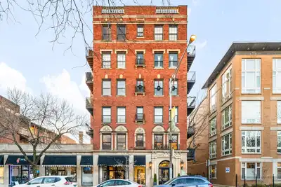 Image de Spacious 2 Bdr + 2 Bth Condo near Wrigley Field!