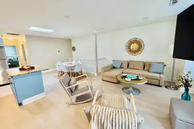 Image de Newly Renovated 2 Br Unit - Near Depaul Univ & Cta - Walkable Area