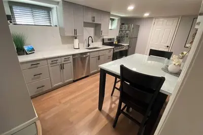 Image de 3 Miles/ 5 Km From Metlife Stadium And American Dream Mall