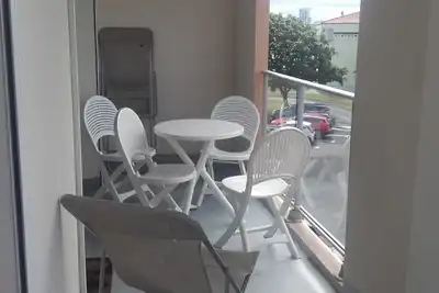 Image de appart. au calme, 50 m du port Olonna. Accès à pied au bateau-bus et commerces