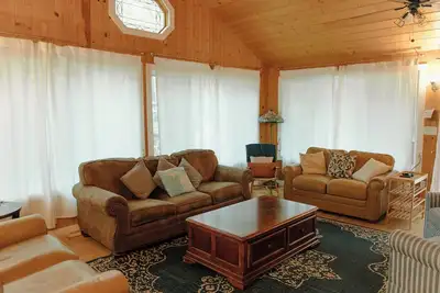 Image de Lake Retreat - Sleeps 18 - Beach & Lake Access