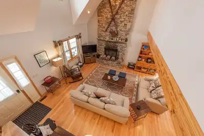 Image de -New- Mountain Hideaway/Nature lovers dream. Hot-tub, fire pit, pet friendly!