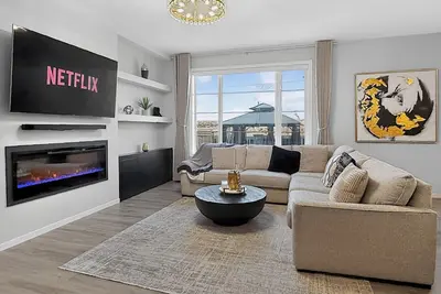 Image de Modern & Spacious Home | Private Backyard | Ac | Near Yyc & Banff | Sleeps 10