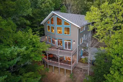 Image de Upscale Alpine Golf Retreat  Hot Tub & Game Room!