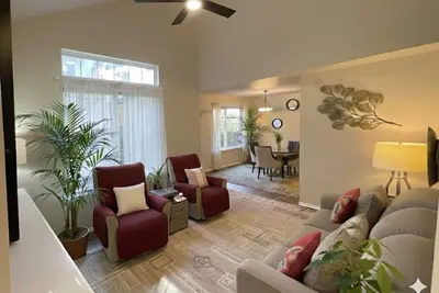 Image de Bright & Spacious Renton Retreat: Dedicated Office + Modern Vibe