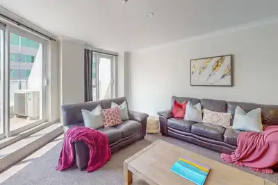 Image de Upmarket- Heart of Hamilton Apt