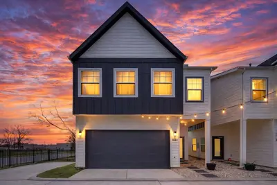 Image de 3 Bed, 2. 5 Bath, 15 Minutes from Downtown, 2-Car Garage, and Gated Community
