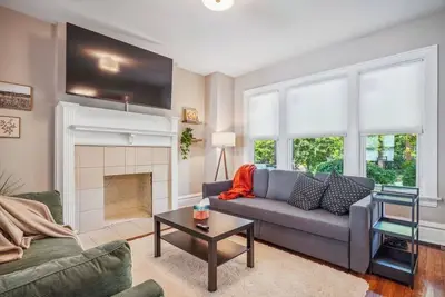 Image de Updated Historical Home Downtown - Sunroom & Yard! Perfect for Families & Groups