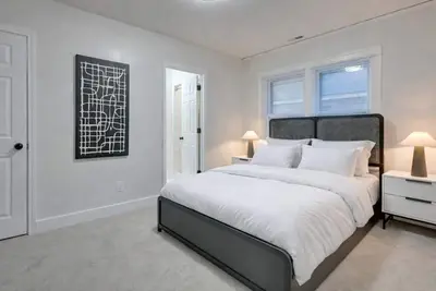 Image de Dogs Welcome! Fun, Stylish Detroit Tudor w/ Fenced Yard!