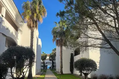 Image de Appartement \nAccès plage/piscine \nBeaucoup de commerces/restaurants à proximité