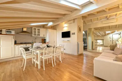 Image de Family relaxation in downtown Bergamo