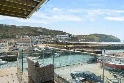 Image de Little Harbour Master's House is a beautifully presented home set on the harbour