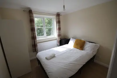 Image de WhiteHall Place - A spacious three Bedroom Apartment close to Uxbridge station.