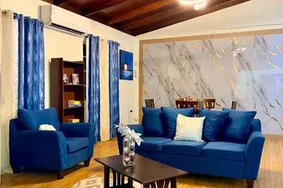 Image de 3-Bedroom Home, with easy, immediate access to Emr & Priority Bus Route