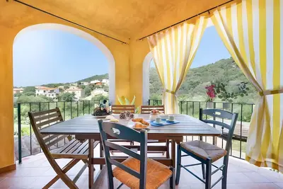 Image de Maison de vacances « La Conchiglia » avec vue sur la montagne, terrasse privée et Wi-Fi
