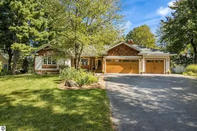 Image de Sunrise Shores at Thayer Lake