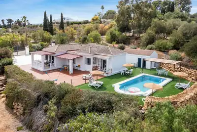 Image de Beautiful 3-bedroom villa with Ac and private pool in Pizarra