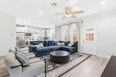 Image de O18b Spacious 3br Home Sleeps 10 With Two Living Areas