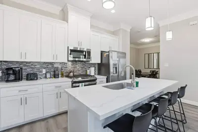Image de O30b Southwest Houston 2br Townhome with King Beds and Workspaces
