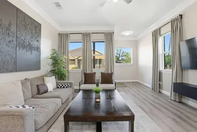 Image de O26b Southwest Houston 2br Townhome With King Beds And Fenced Yard