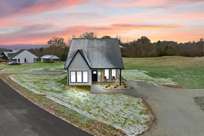 Image de Lake Oasis - Welcome to our 3-bedroom Lake Oasis