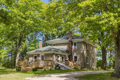 Image de Charlevoix Renovated Farmhouse; optional Event Barn