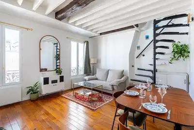 GuestReady- Duplex pour 4 sous les toits parisiens