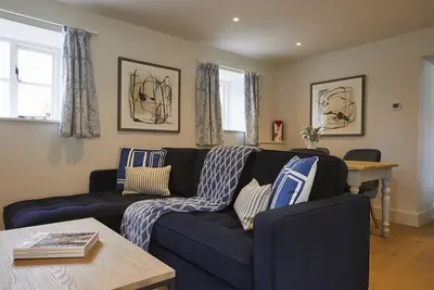 Image de A charming blend of modern comfort and rustic charm, Wisteria is a stylish retreat—perfect for coupl