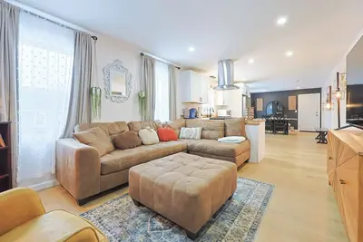 Image de Providence Getaway 3 Bed 2 Bath w/ Parking