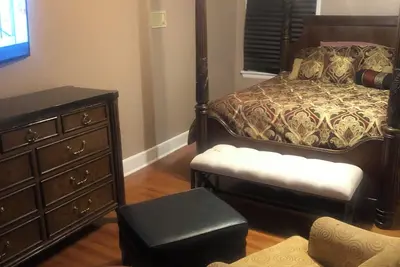 Image de Peaceful Getaway in small town. That has everything you need in walking distance