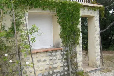 Image de Appartement « Gîte Du Petit Bois - Bignone » avec piscine partagée, Wi-Fi et climatisation