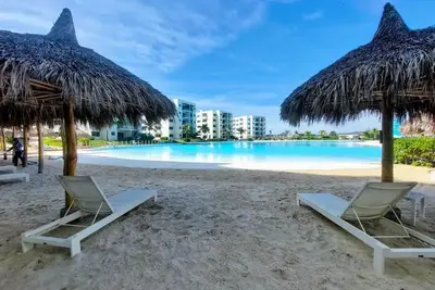 Image de Apartment with balcony overlooking crystal-clear lagoon and