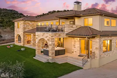 Image de 7-bedroom villa in Comfort with Amazing Backyard