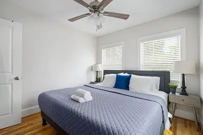 Image de Avenue Quads -Big Groups/King Bed/Parking/Unit 1&2